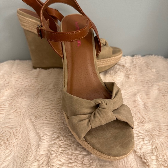 Material Girl Wedges - Picture 2 of 6
